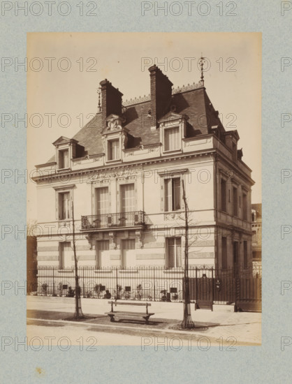 Façade of a villa in Paris, designed by Albert-Ernest Carrier-Belleuse, photograph, This photo is