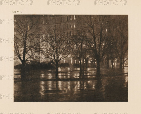 Street view at night, page, photomechanical print, inscription: 'US. VIII.', inscription: