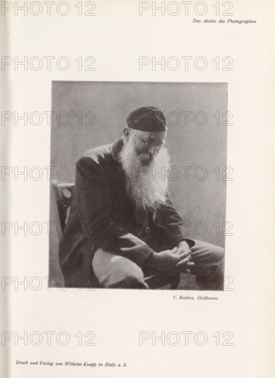 Portrait of an unknown man, page, photomechanical print, inscription: 'Das Atelier des Photographen