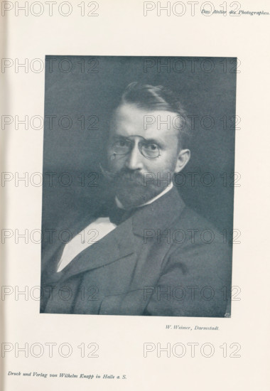 Portrait of an unknown man, page, photomechanical print, inscription: 'Das Atelier des Photographen