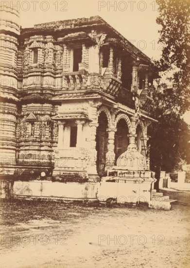 View of the Hutheesing Temple in Ahmedabad, Shet Huttising's Temple.- The Porch, photograph, page,