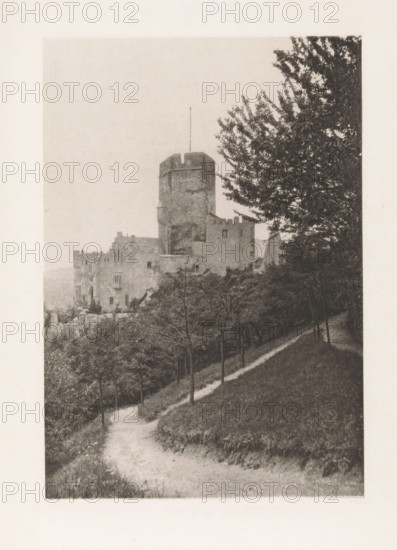 Exterior of Lahneck Castle in Lahnstein, page, photomechanical print, title: 'The Castle of Lahneck