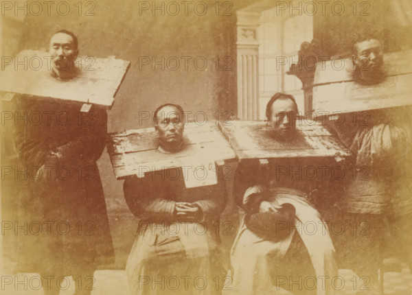 Portrait of four unknown Chinese men with a cangue around their necks, The cangue, photograph,