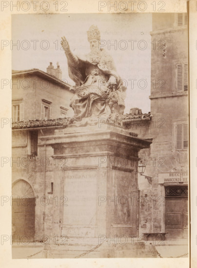 Statue of Pope Julius III in Perugia, photograph, page, Perugia (city), c. 1850 - in or before