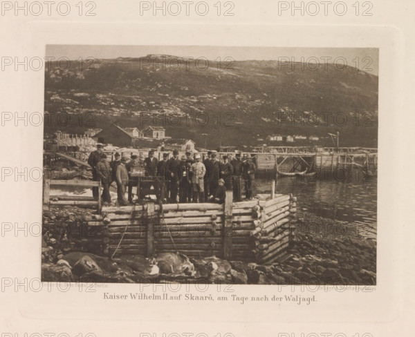 Group portrait of Emperor Wilhelm II of Germany and his entourage at Skårøya, Kaiser Wilhelm II auf