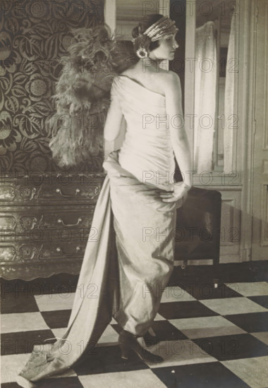 Fashion photo of a woman in a dress by Paul Poiret, Paris, photograph, inscription: '(stamp) P.Pon
