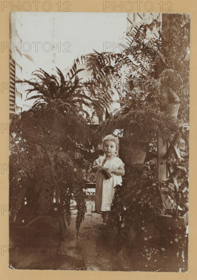 Portrait of Rose Charlotte van Lelyveld between plants, photograph, photographer: attributed to