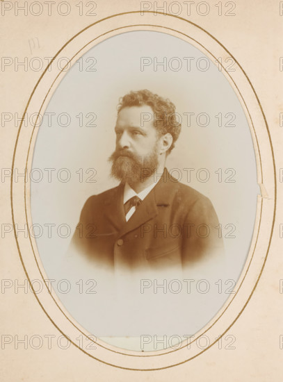 Portrait of a man with mustache and beard, album page, photograph, cabinet photograph, This photo