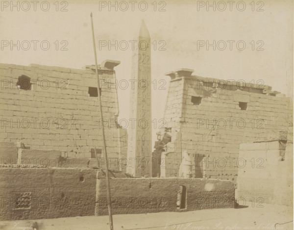 Louqsor Le pylon avec l'obelisque, Pylon with obelisk in Luxor, photograph, Part of Travel album