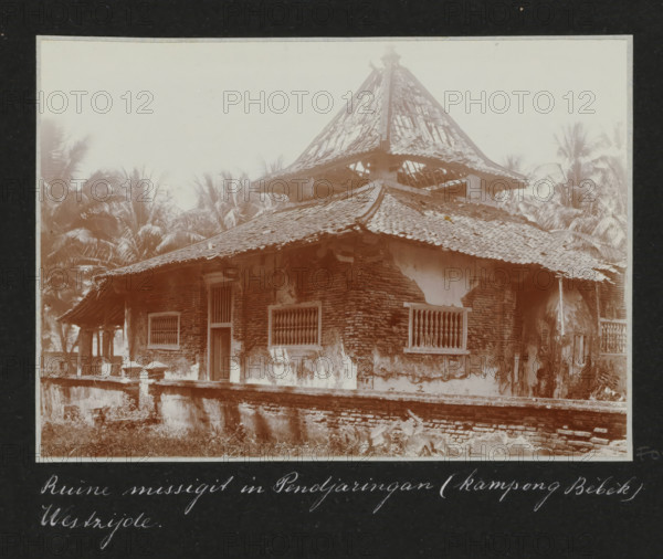 Remains of a mosque (west side) in Pendjaringang (kampong Bèbèk), Ruin of a mosque in Pendjaringang