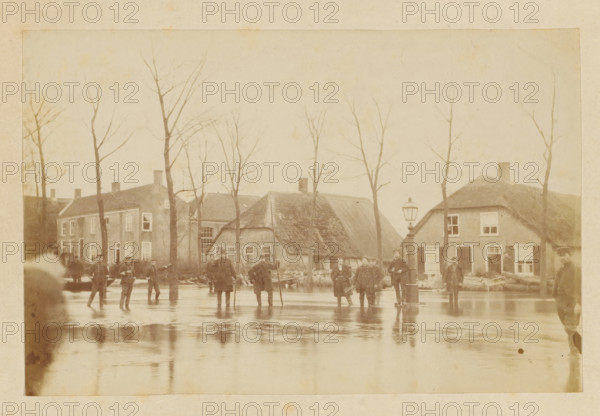 Flooding Nieuwkuyk 1916, Flood in Nieuwkuijk, photograph, photographer: attributed to Albert