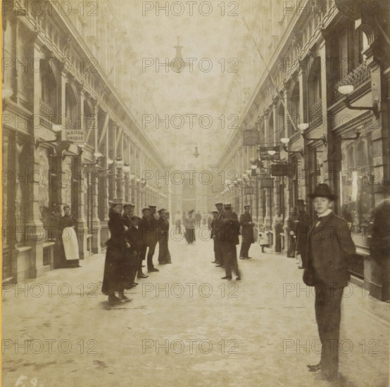 Covered shopping arcade de Passage in The Hague, Passage, Collection F, Geographical sculpture
