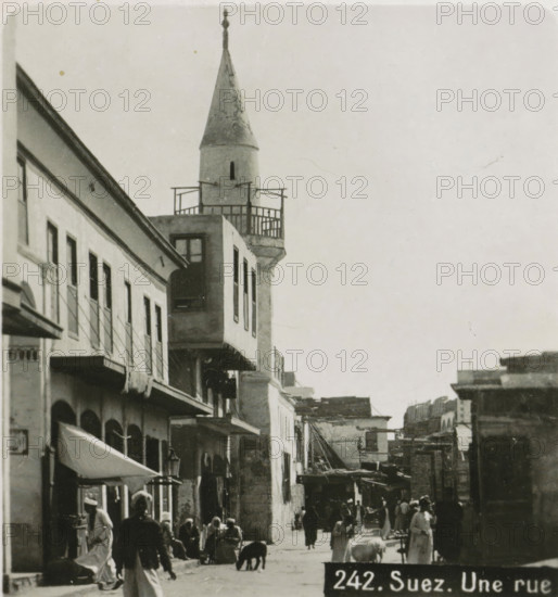 Suez. Une rue, View of a street in Suez, stereograph, address: 'Parklaan 49, HAARLEM, (Holland)',