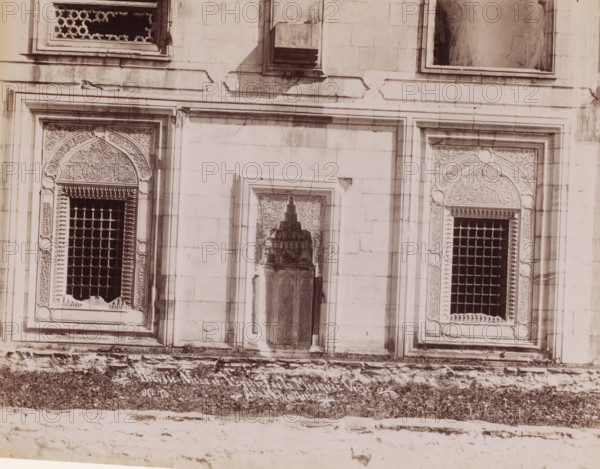 Brousse, niche et fenêtre de la Mosquée Verte, Façade of the Green Mosque in Bursa, photograph,