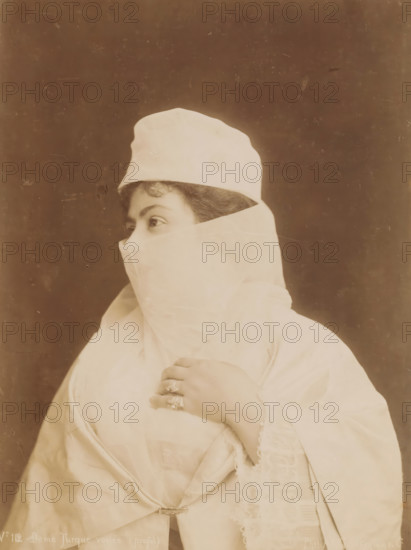 Portrait of an unknown veiled Turkish woman, Dame Turque voilée (profil), photograph, number: 'No