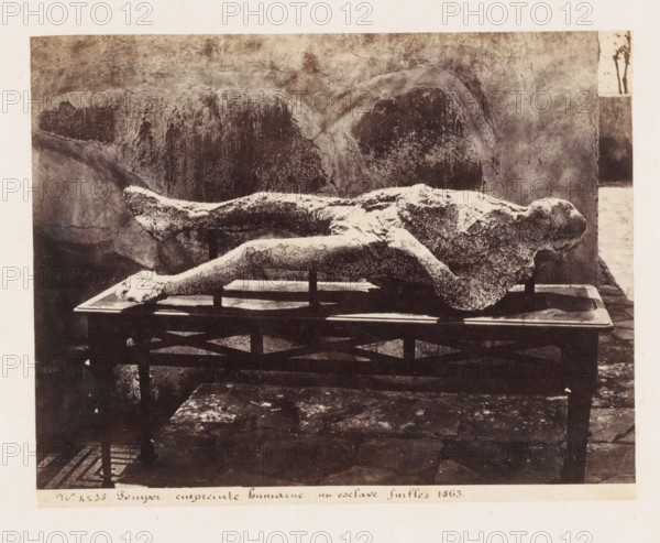 Empreinte humaine un esclave fouilles 1863, Plaster cast of a body in Pompeii, Italy, Pompei,