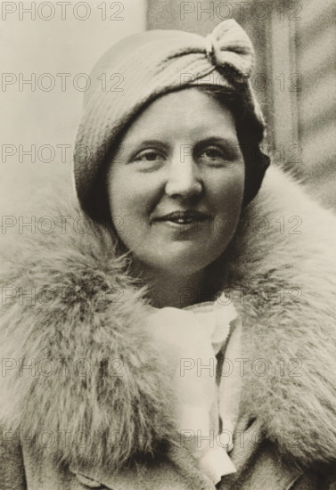 Portrait of Princess Juliana, photograph, picture postcard, London, publisher: Have, W. ten,