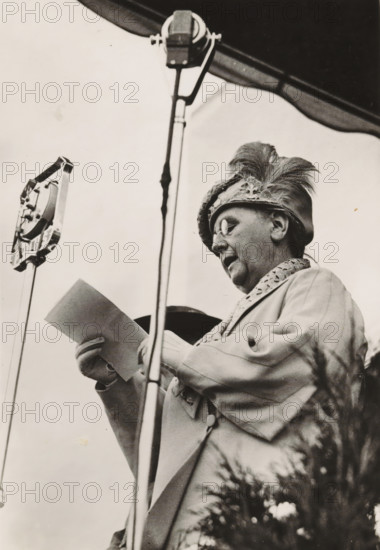 HM the Queen opens the World Jamboree July 31, 1937, photograph, postcard, Vogelenzang (North