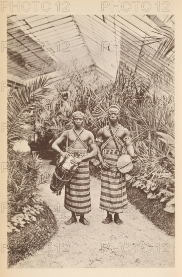 Portrait of two unknown men from Dahomey with drums in the Jardin d'acclimatation, Paris, Les