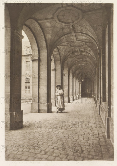 Monk in an arcade, page, photomechanical print, photographer: Henri Magron, France, cliché maker: