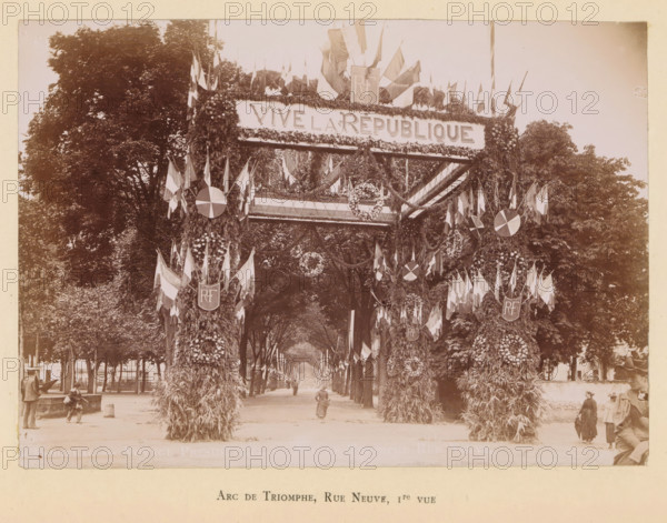 View of a triumphal arch on the Rue Neuve in Bergerac in honor of the arrival of President Félix