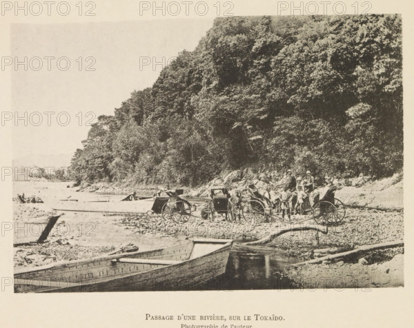 Passage d'une rivière, sur le Tokaïdo, Touring group with rickshaws on the bank of a river in