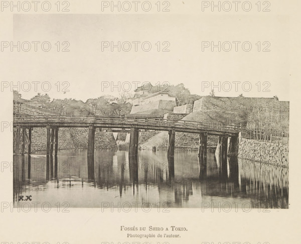 Bridge over a canal in Tokyo, with the Kokyo, Fossés du Shiro a Tokyo in the background, page,
