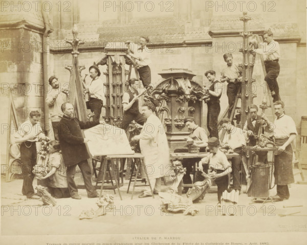 Atelier de F. Marrou Travaux en cuivre tortureé en cours d'exécution pur les Clochetons de la