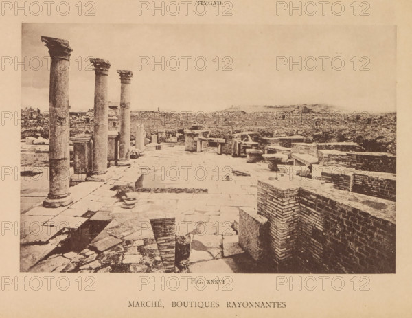 Marché, boutiques rayonnantes, View of Roman ruins of a market and shops in Timgad, page,