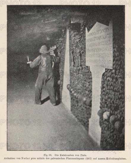 Die Catacomben von Paris, Unknown man in the Catacombs of Paris, page, photomechanical print,