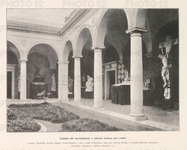 Courtyard of a sculpture gallery in Prague, Výstava del socharských v nádvori budovy pro umení,