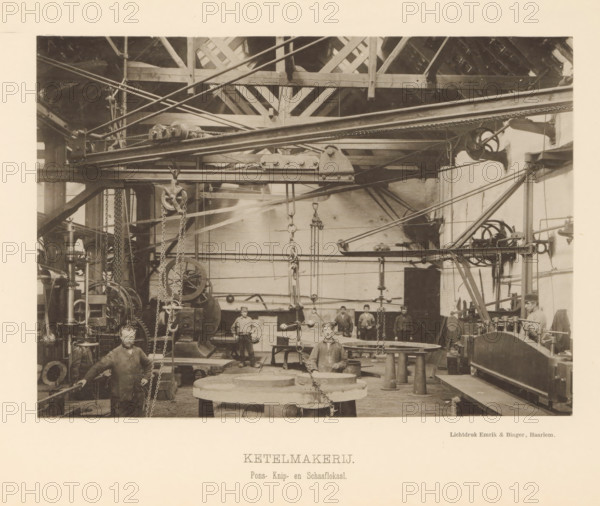 Interior with employees of the boiler shop of the machine factory of Gebroeders Stork & Co, Boiler