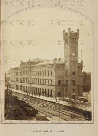 View of the Erfurt train station, Das Bahnhof-Gebäude, photograph, page, number: '8.', Erfurt
