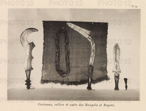 Couteaux, collier et wet des Bangala et Bapoto, Knives, necklace and a mat of the Bangala and