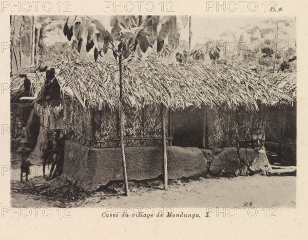Exterior of a dwelling in a village of the Mondunga, Cases du village de Mondunga I, page,