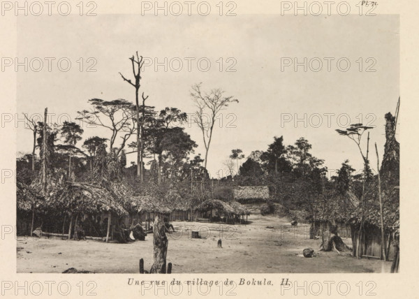 View of a street in Bokula, Une rue du village de Bokula II, page, photomechanical print, number: