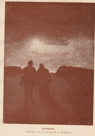 View of two unknown walking men with hats, Einsamkeit, page, photomechanical print, monogram: 'MR,