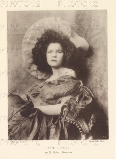 Tête d'étude, Portrait of an unknown woman with a hat, page, photomechanical print, photographer: