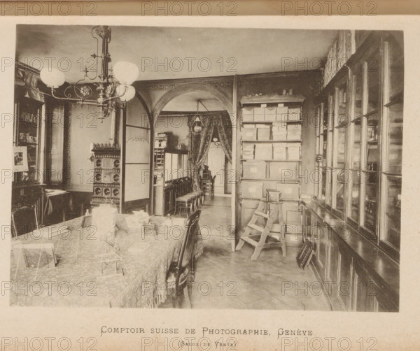 Comptoir suisse de photographie - Salon de Yente, Interior of a Swiss photography shop, page,
