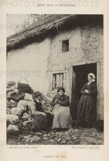 Two unknown women and an unknown man in front of a building, Causette du soir, page,