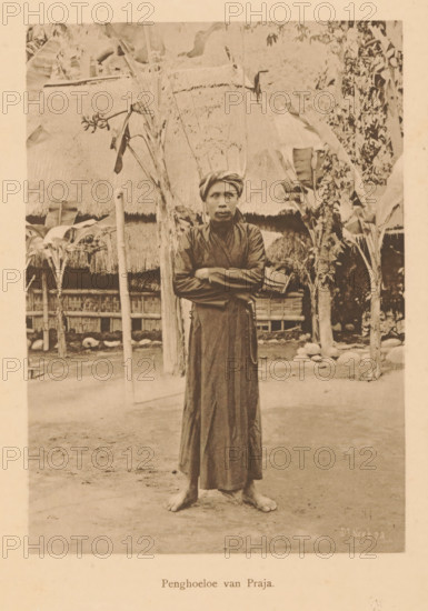 Portrait of an unknown man who is an Islamic teacher, Pengoeloe van Praja, page, photomechanical