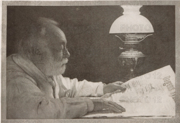 Bei der lampe, Portrait of an unknown man, page, photomechanical print, monogram: 'BX',