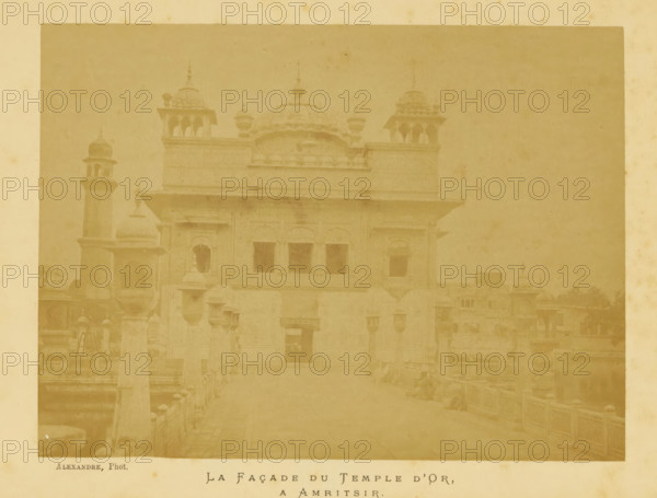 La Façade du Temple d'Or, a Amritsir, View of the Harmandir Sahib in Amritsar, photograph, page,