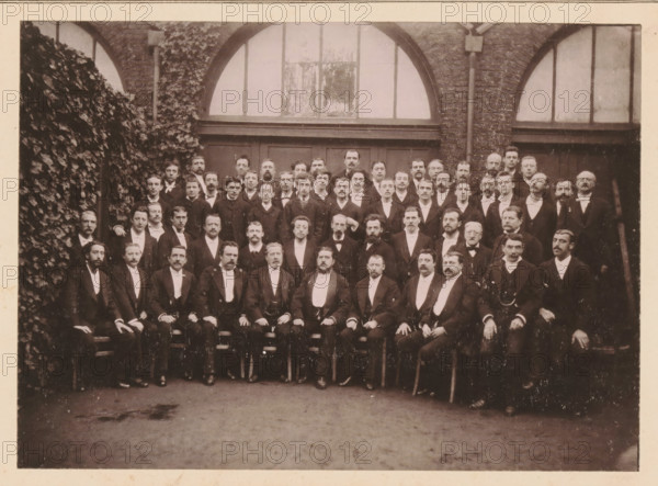 L'Orchestre, de la Société des Concerts Popculaires de Lille, Group portrait of the orchestra of