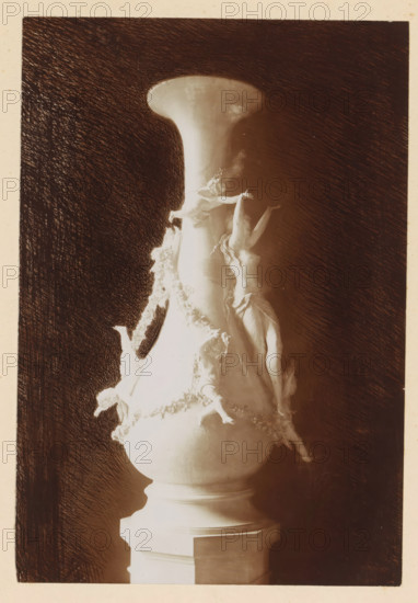 Vase, depicting an allegory of abundance, by Grossi, photograph, page, photographer: Alexandre van