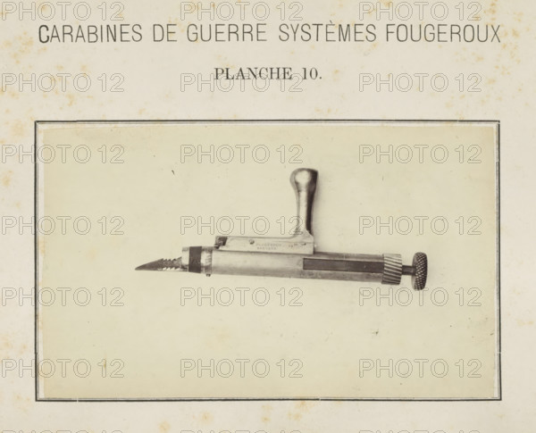 Safety catch of a rifle, photograph, page, inscription: 'Carabines de guerres systèmes Fougeroux',