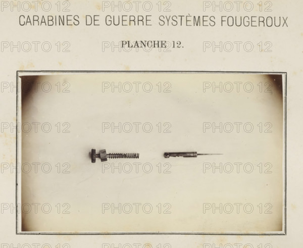 Two parts of the safety catch of a rifle, photograph, page, inscription: 'Carabines de guerres