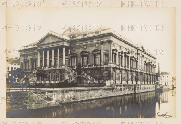 View of the courthouse in Ghent, photograph, page, inscription: 'Palais de Justice au Gand',