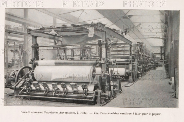 Société anonyme Papeteries Anversoises, à Duffel. - Vue d'une machine continu à fabriquer le