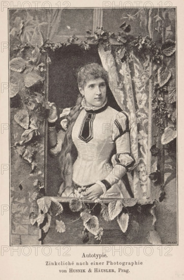 Portrait of an unknown woman, page, photomechanical print, inscription: 'Autotypie, Zinkcliché nach